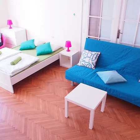 Color Sarego 24 מלון דירות קרקוב